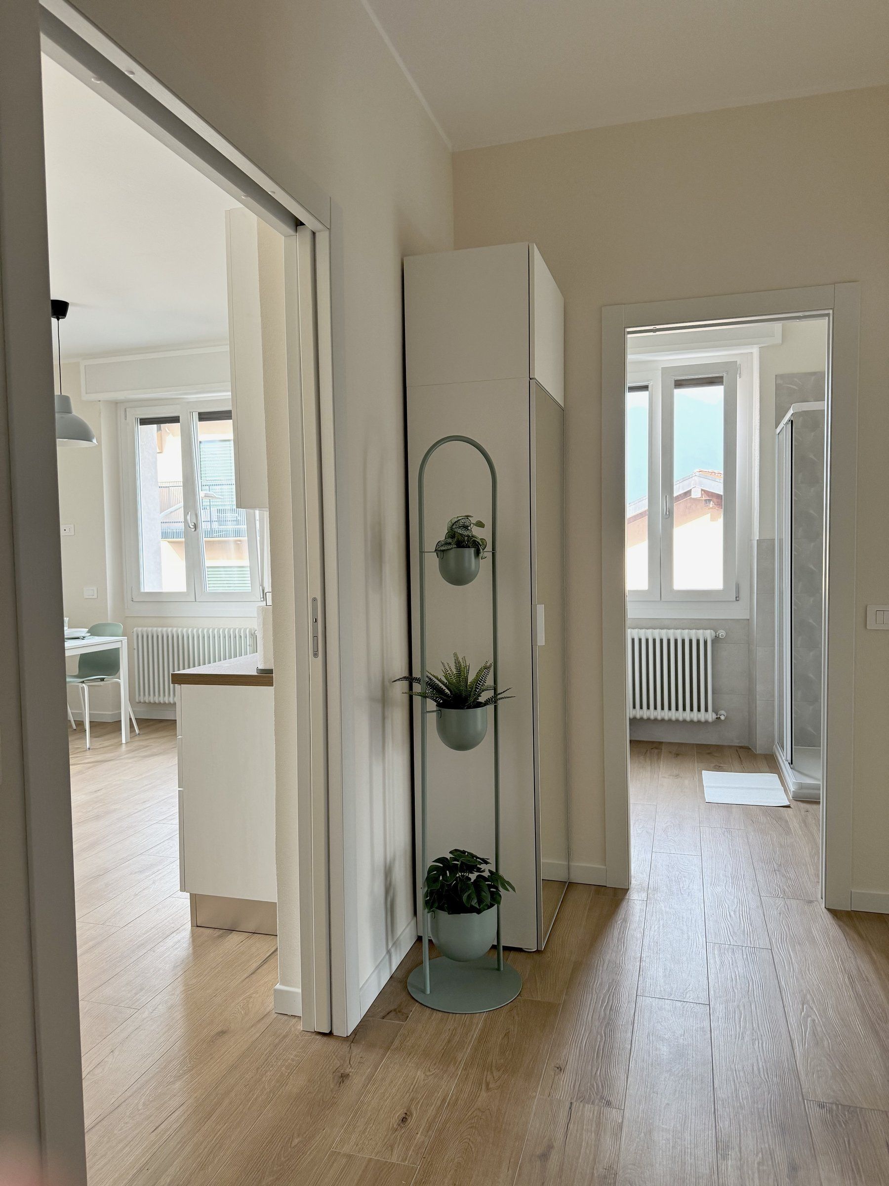 L'ingresso, con vista verso il soggiorno